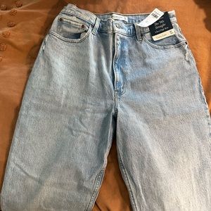Abercrombie 90’s Straight High Rise Curve Love Jeans